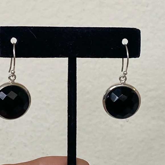 Sterling silver black circle earrings - Picture 5 of 10